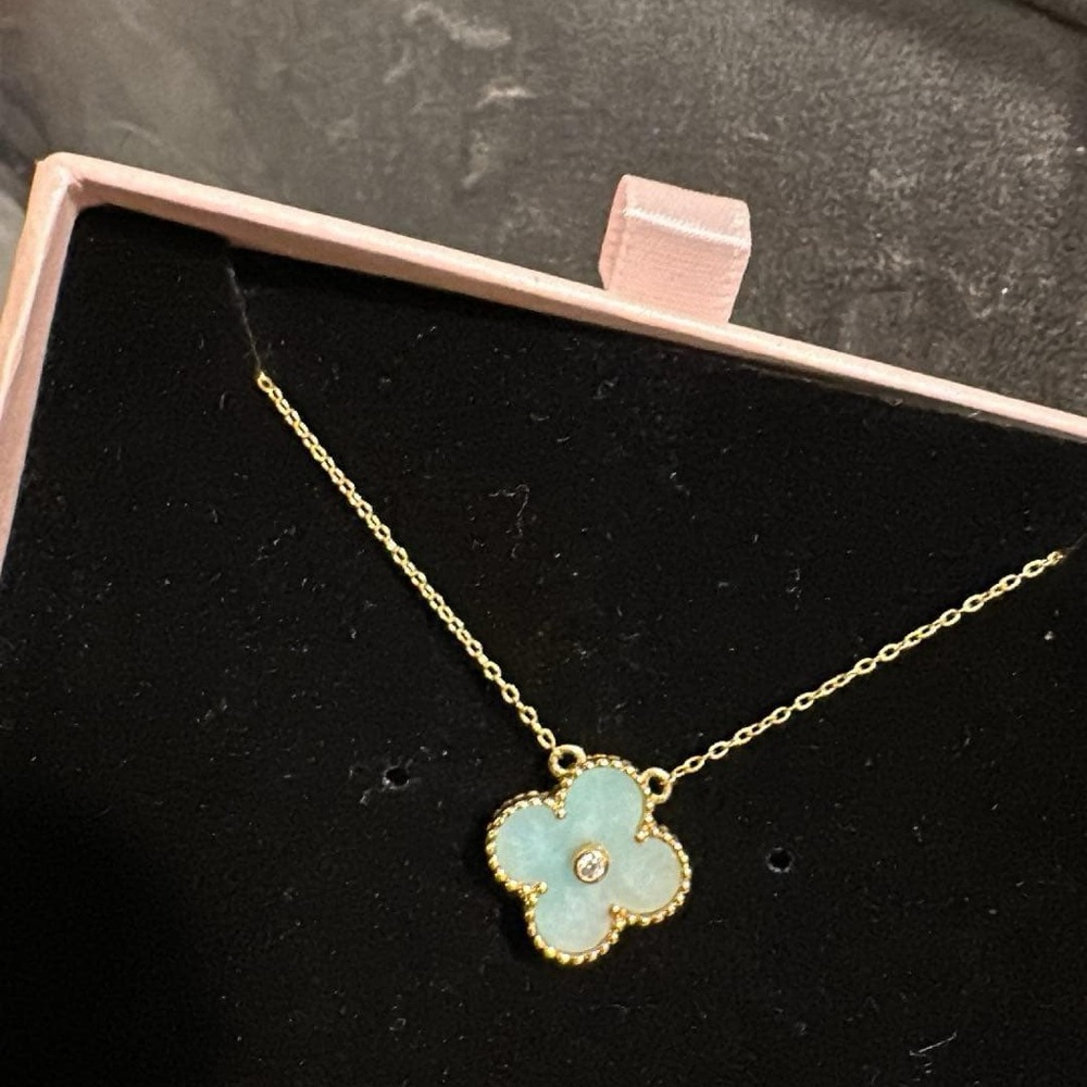 18k Gold Clover Necklace